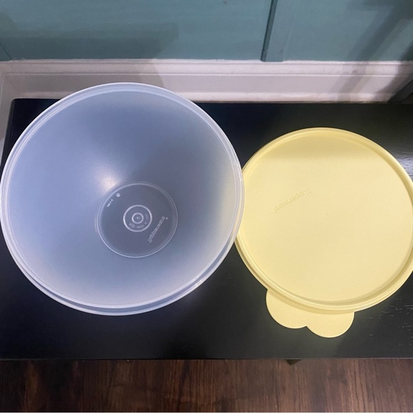 New Tupperware Small Mixing Bowl W Lid Yellow New 6c - Picture 5 of 6